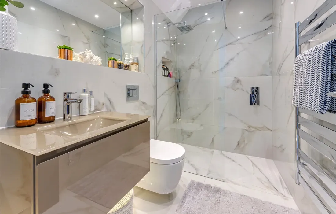 6 bedroom house for sale