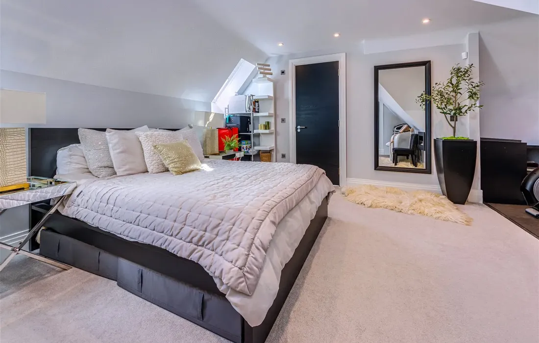 6 bedroom house for sale