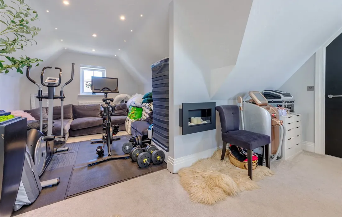 6 bedroom house for sale