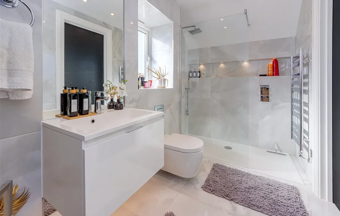 6 bedroom house for sale