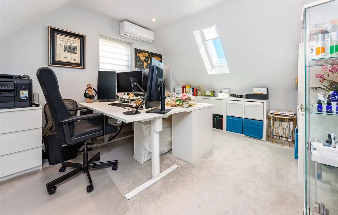 6 bedroom house for sale