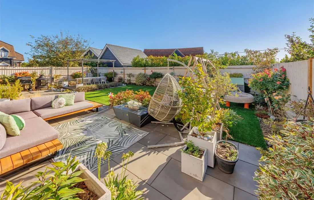 6 bedroom house for sale