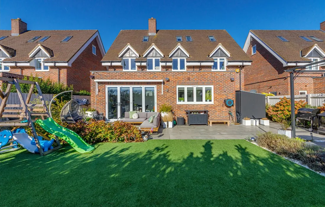 6 bedroom house for sale