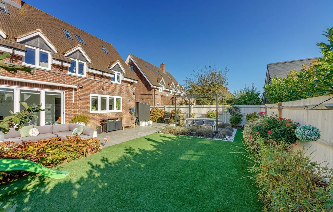 6 bedroom house for sale