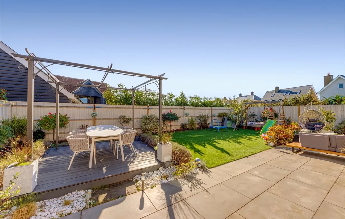 6 bedroom house for sale