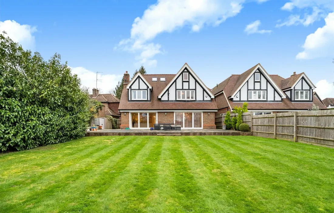 6 bedroom house for sale