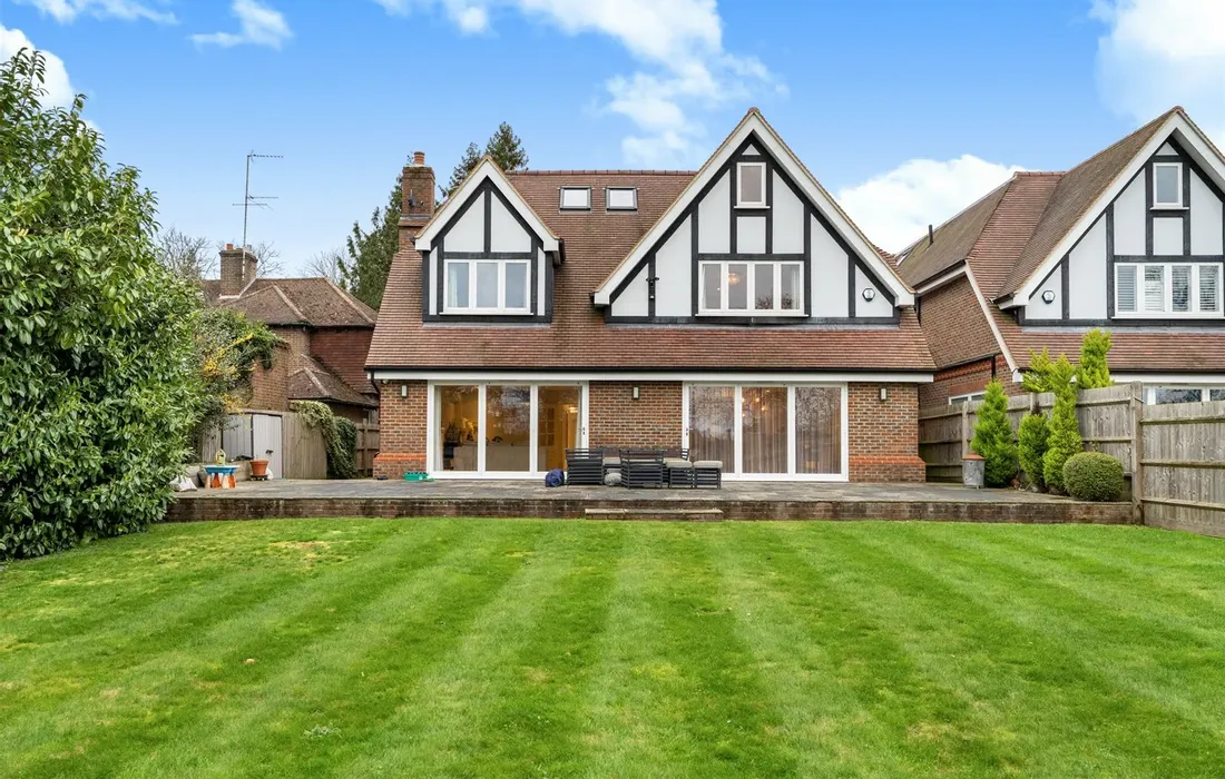 6 bedroom house for sale