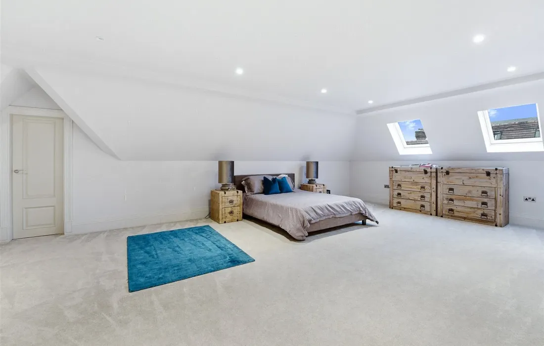 6 bedroom house for sale
