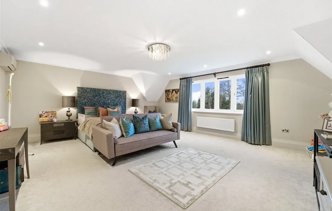 6 bedroom house for sale