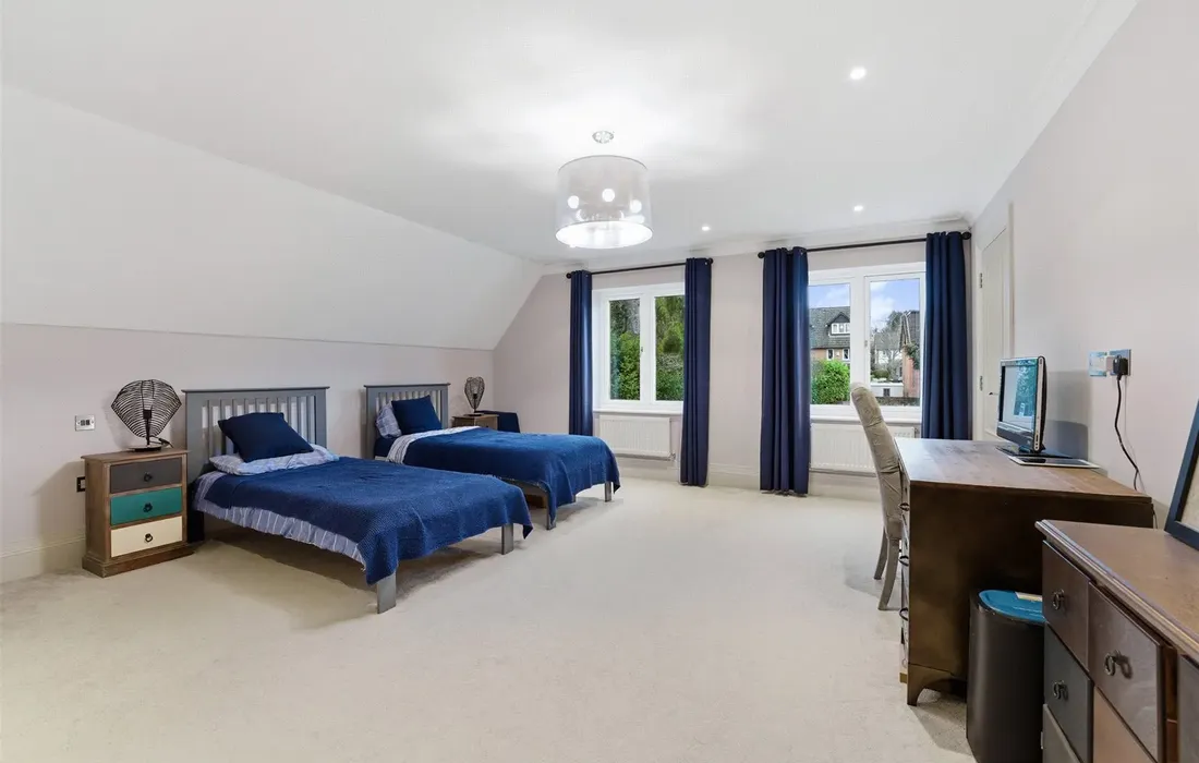 6 bedroom house for sale