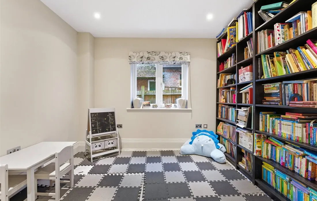 6 bedroom house for sale