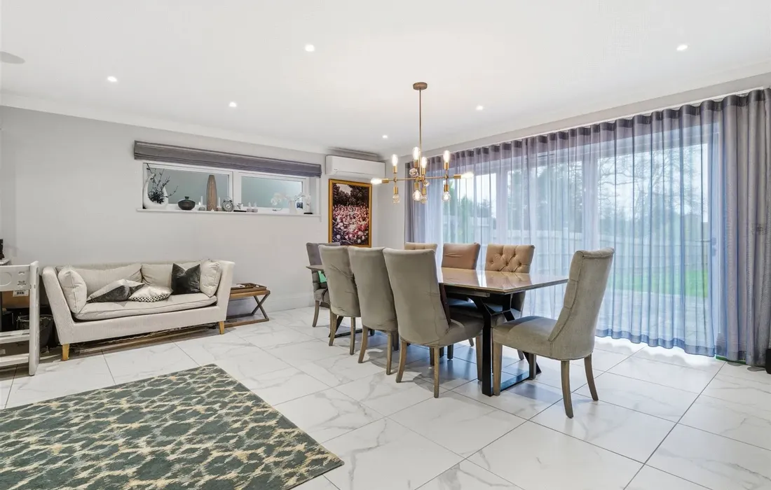 6 bedroom house for sale