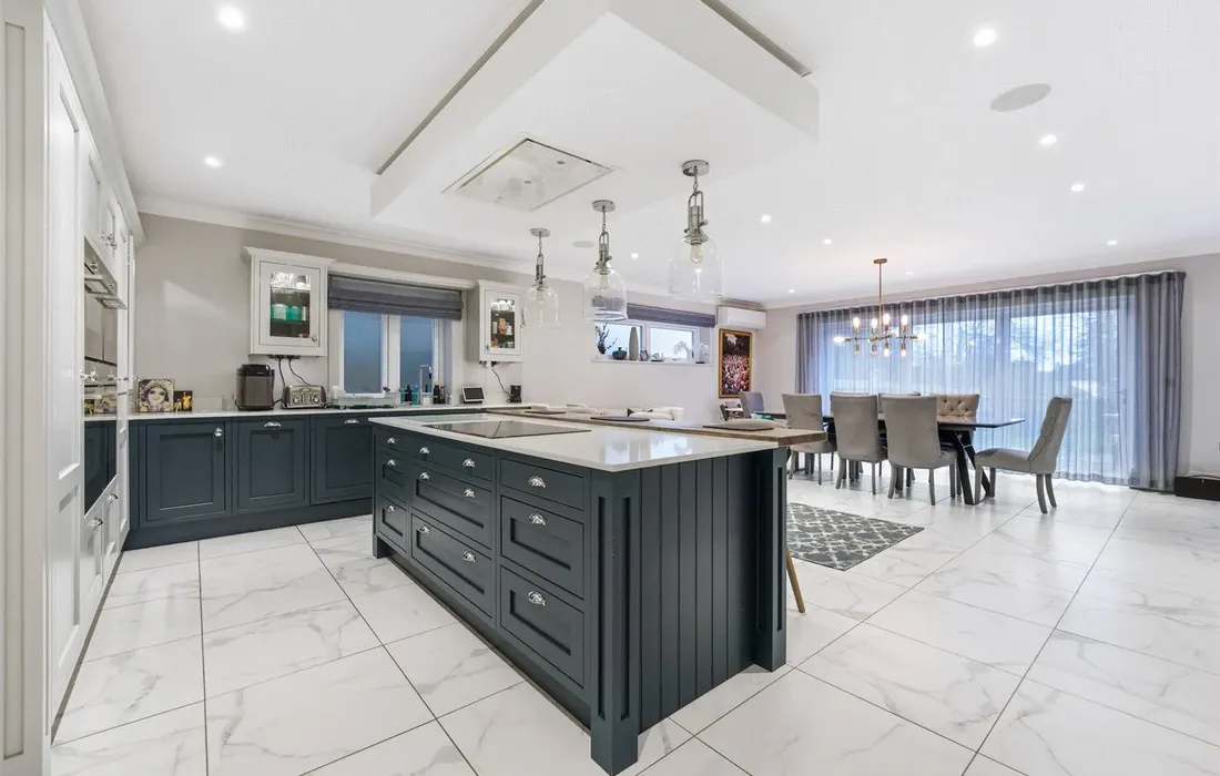 6 bedroom house for sale