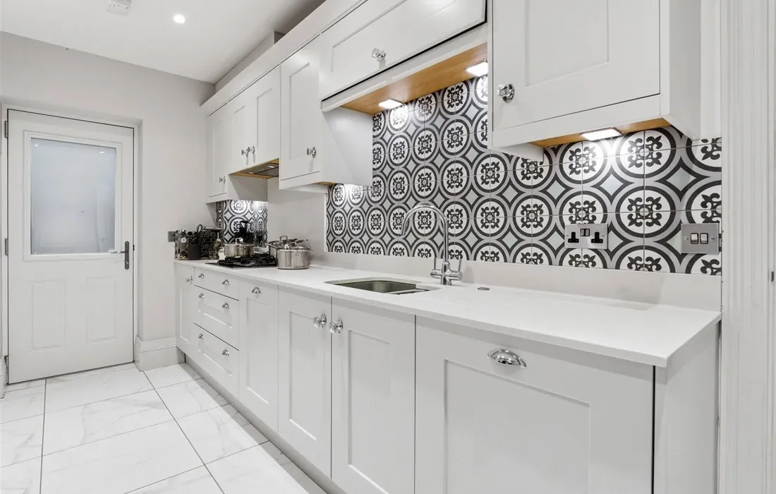 6 bedroom house for sale