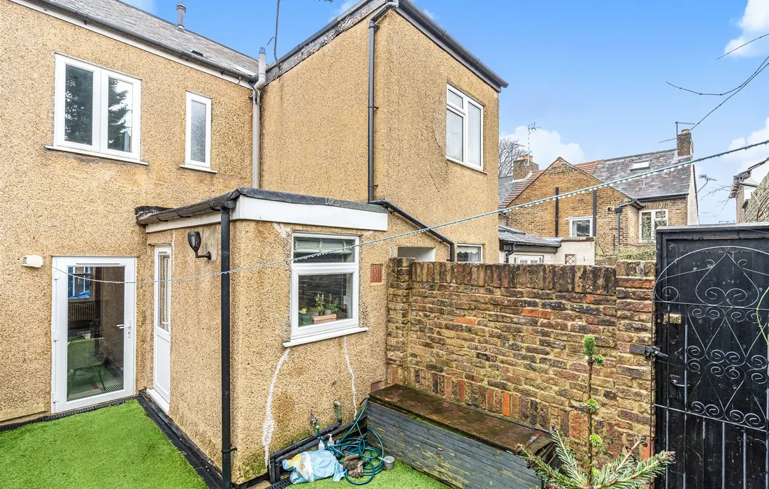 2 bedroom house for sale