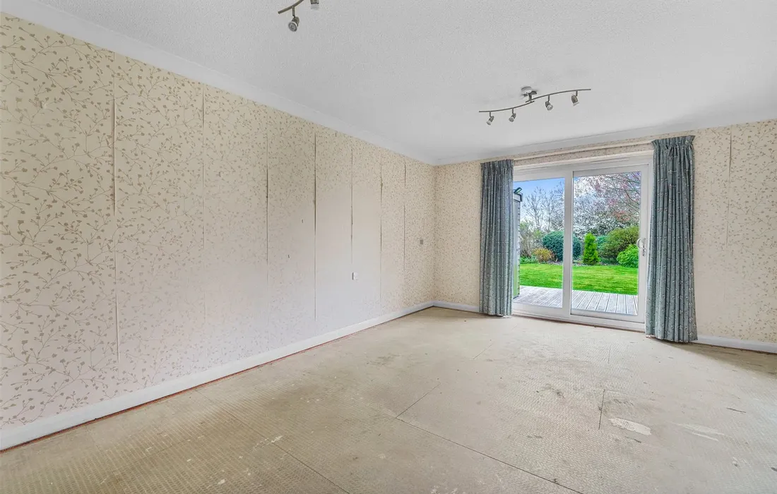 2 bedroom maisonette for sale