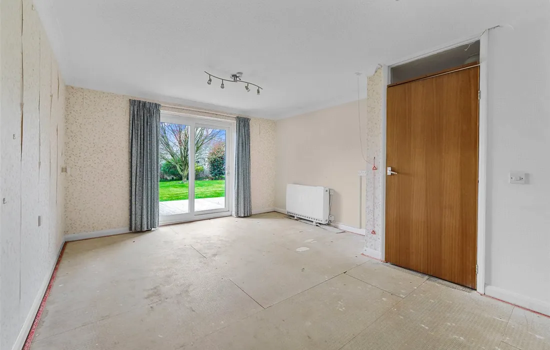 2 bedroom maisonette for sale