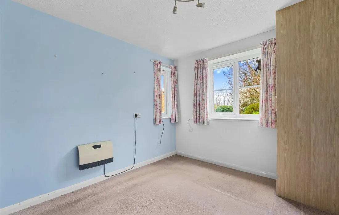 2 bedroom maisonette for sale