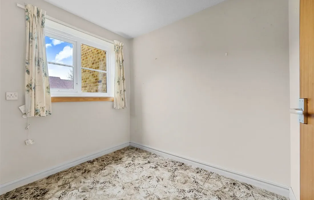 2 bedroom maisonette for sale