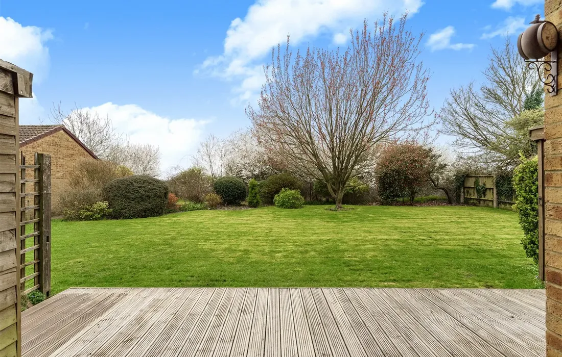 2 bedroom maisonette for sale