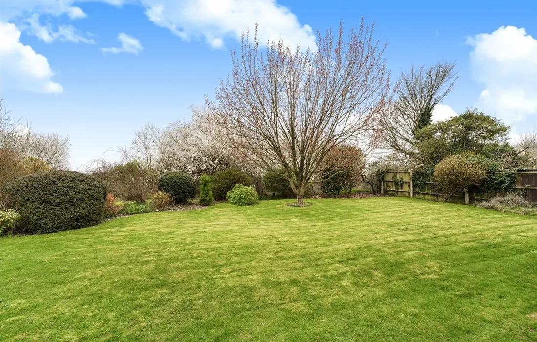 2 bedroom maisonette for sale