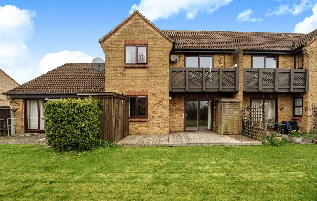 2 bedroom maisonette for sale