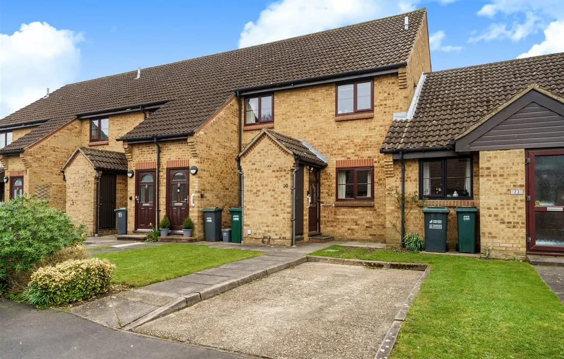 2 bedroom maisonette for sale