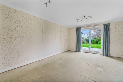 2 bedroom maisonette for sale