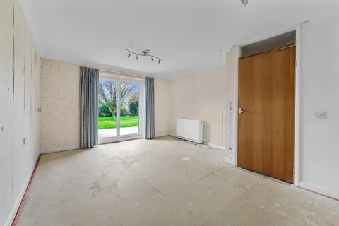 2 bedroom maisonette for sale