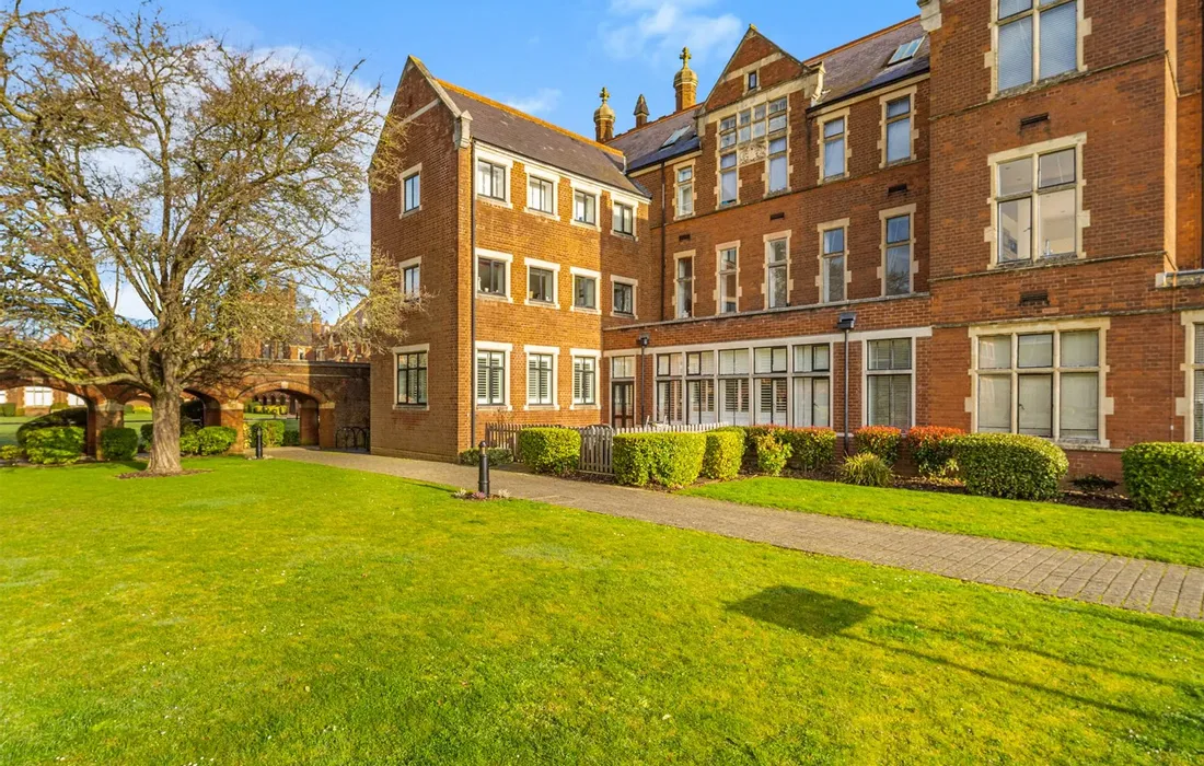 2 bedroom apartment for sale