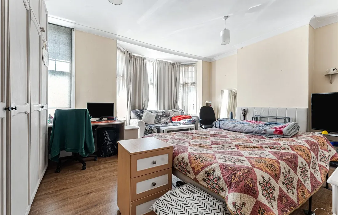 6 bedroom house for sale