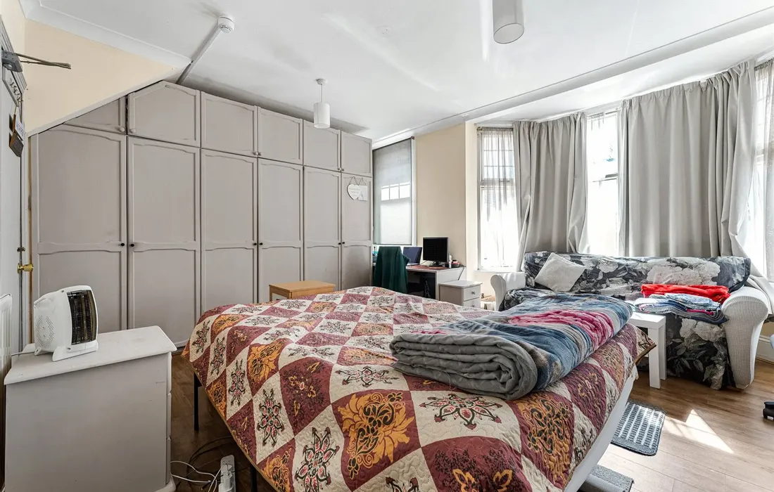 6 bedroom house for sale