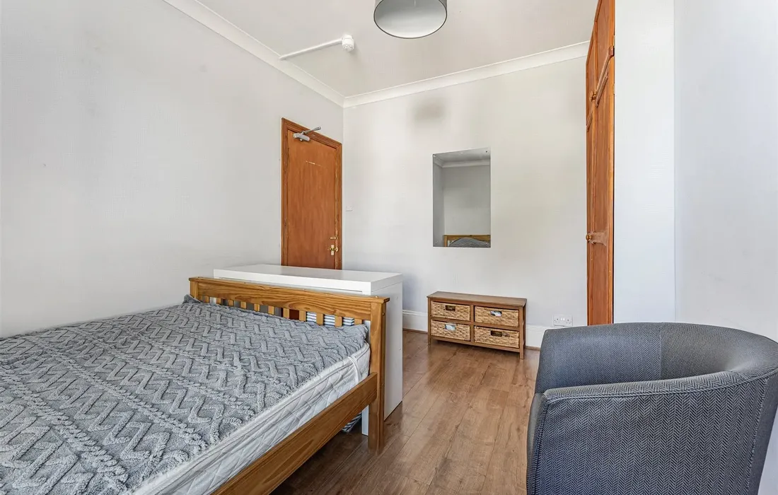 6 bedroom house for sale