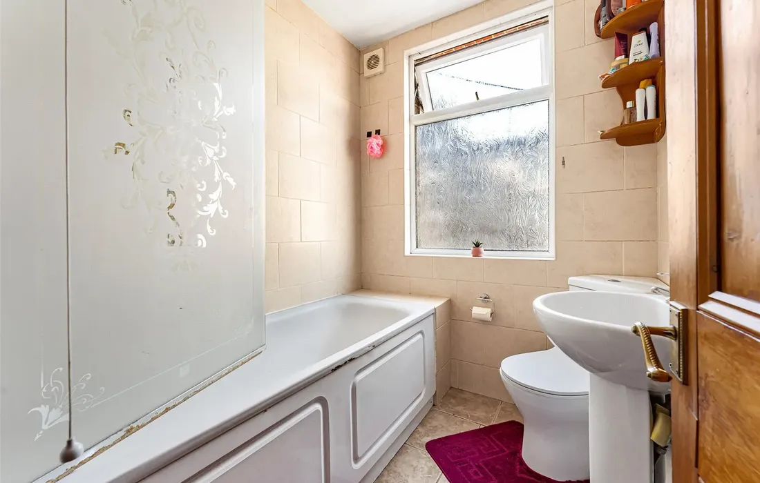 6 bedroom house for sale