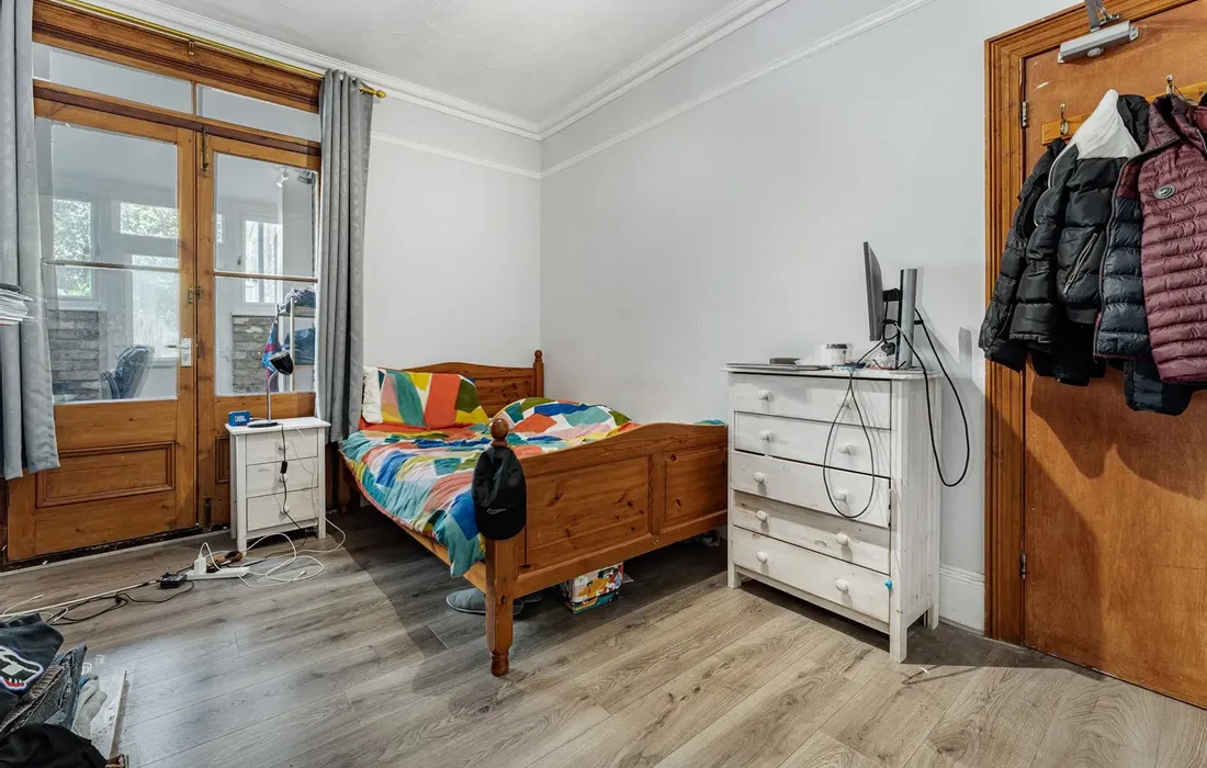6 bedroom house for sale