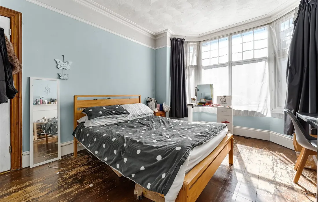 6 bedroom house for sale