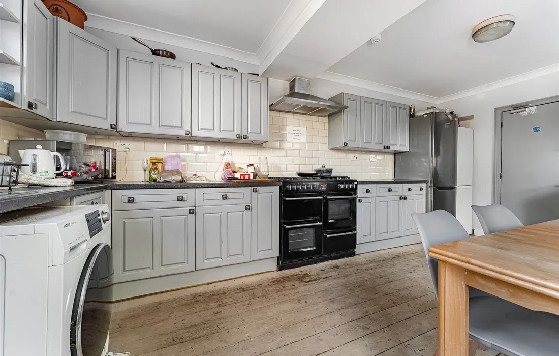 6 bedroom house for sale