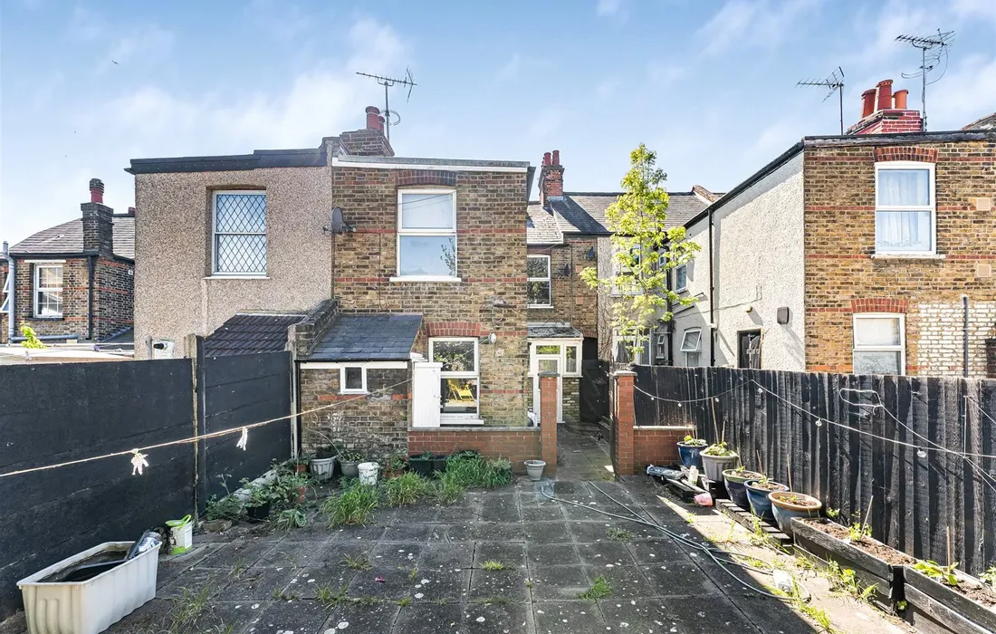 6 bedroom house for sale