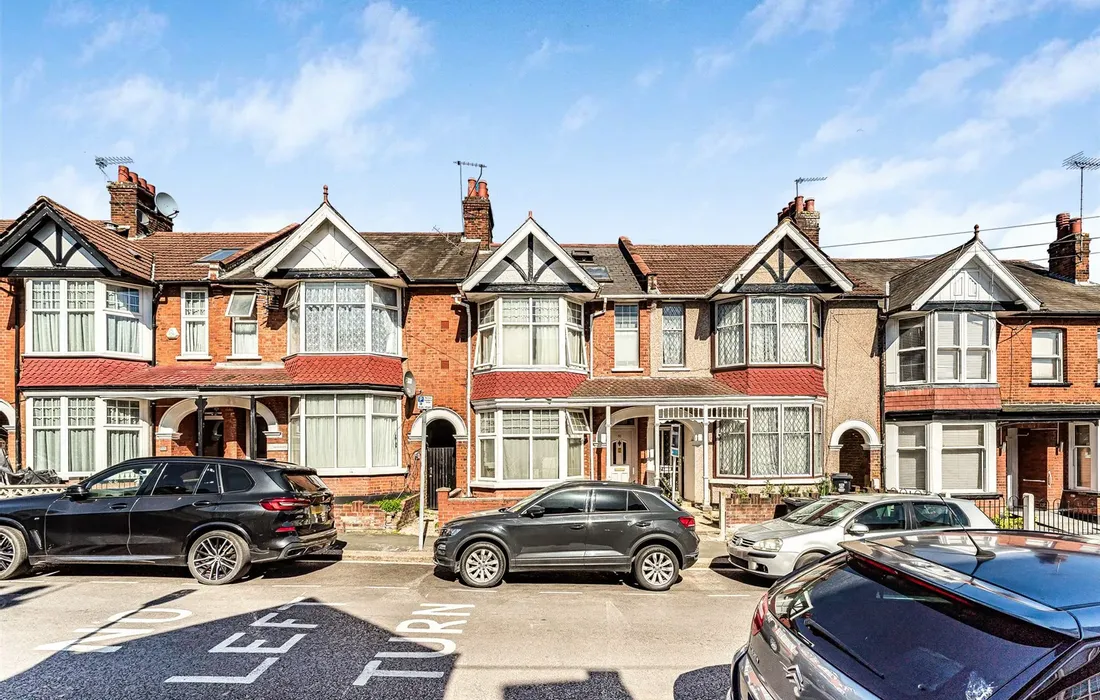 6 bedroom house for sale