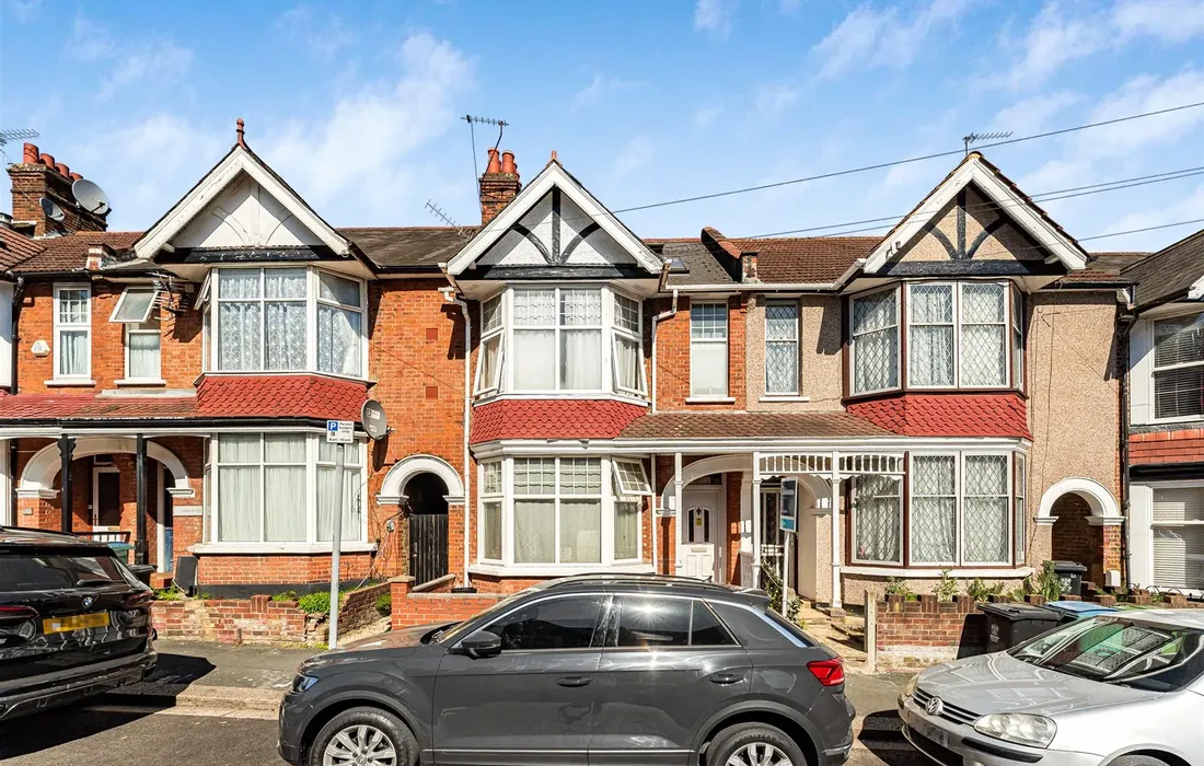 6 bedroom house for sale