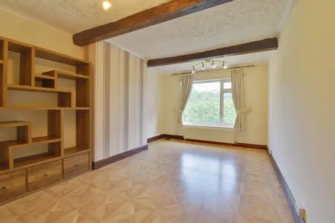 4 bedroom maisonette to rent