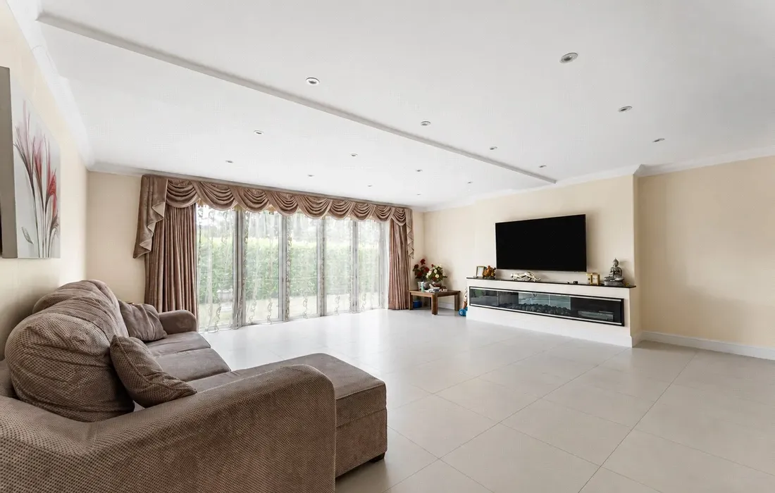 5 bedroom house for sale