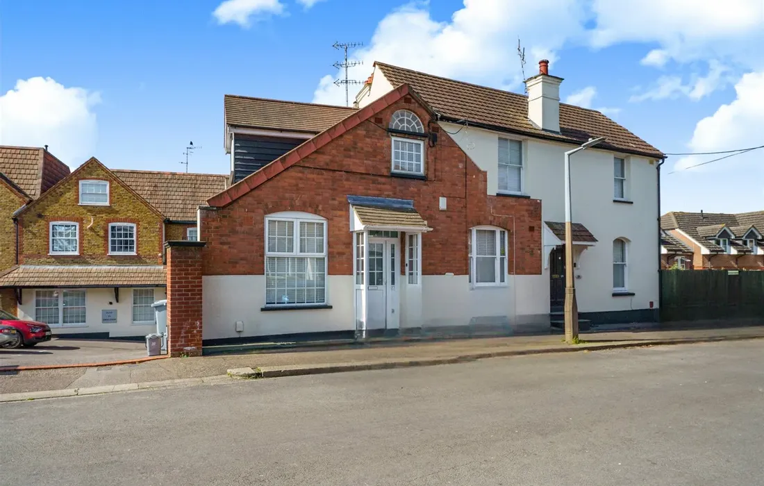 2 bedroom house for sale