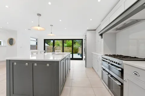5 bedroom house to rent