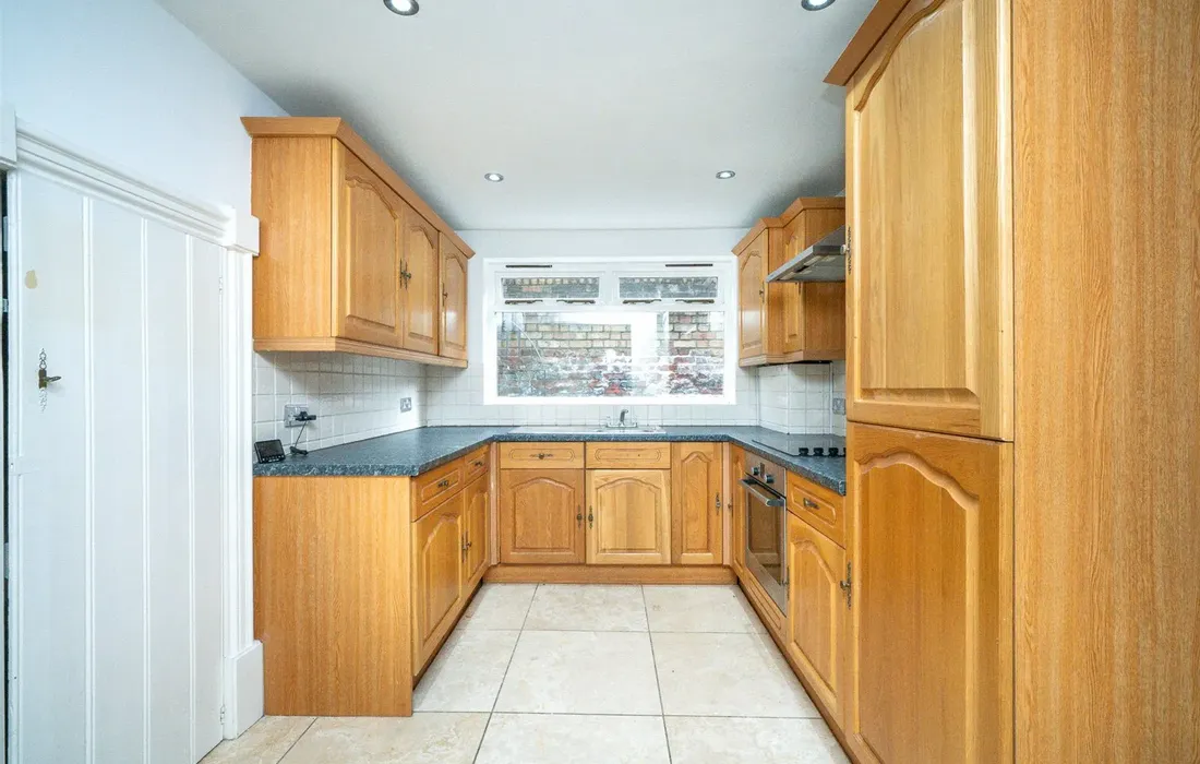 3 bedroom maisonette to rent