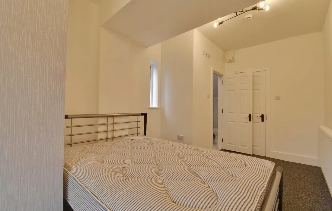 1 bedroom sharedAccommodation to rent