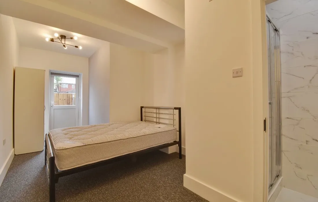 1 bedroom sharedAccommodation to rent