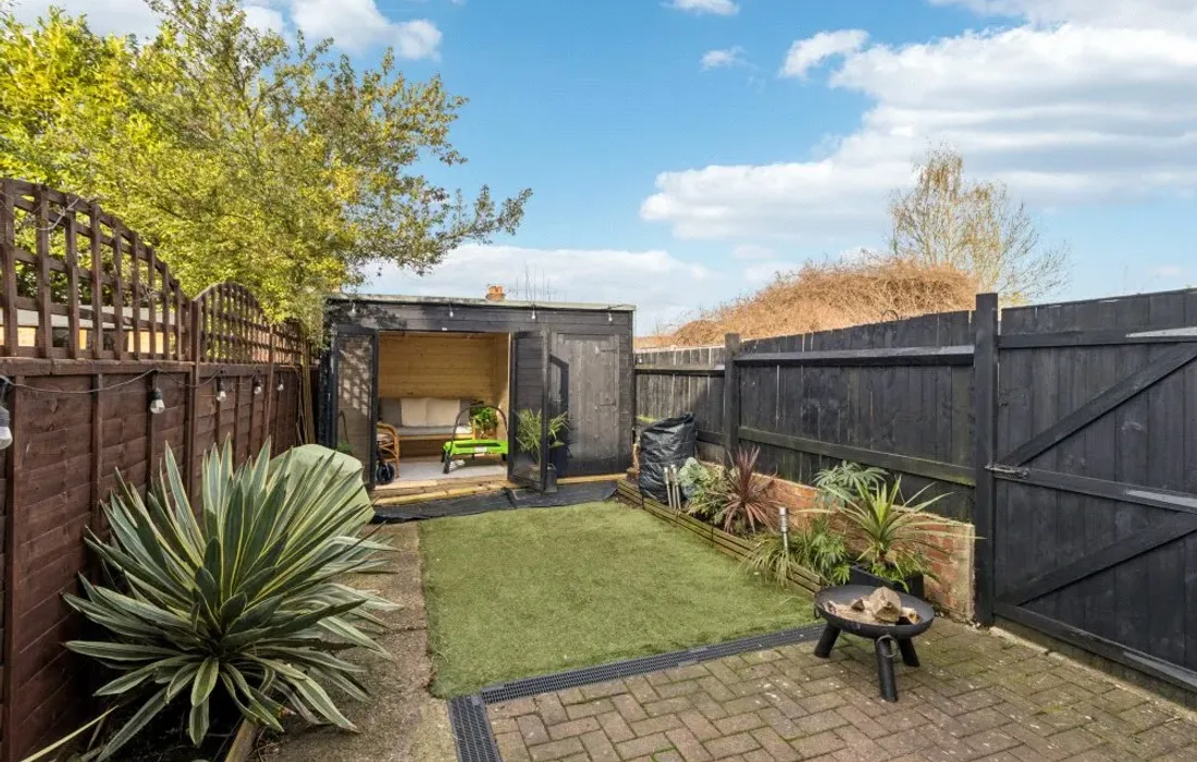 2 bedroom house for sale