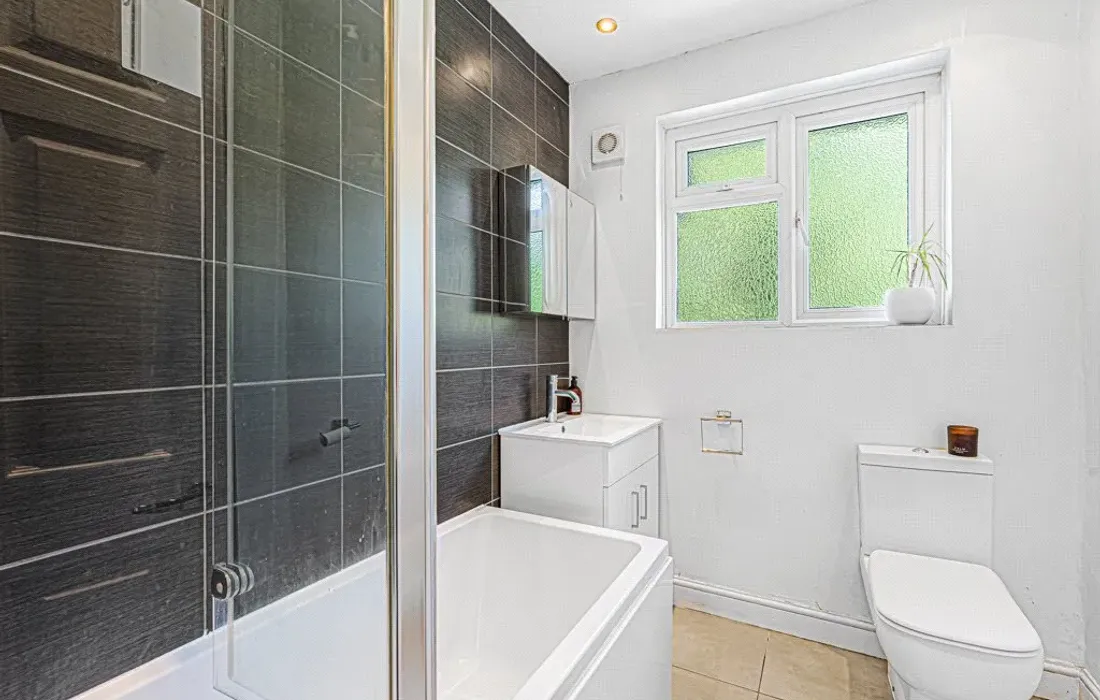 2 bedroom maisonette for sale