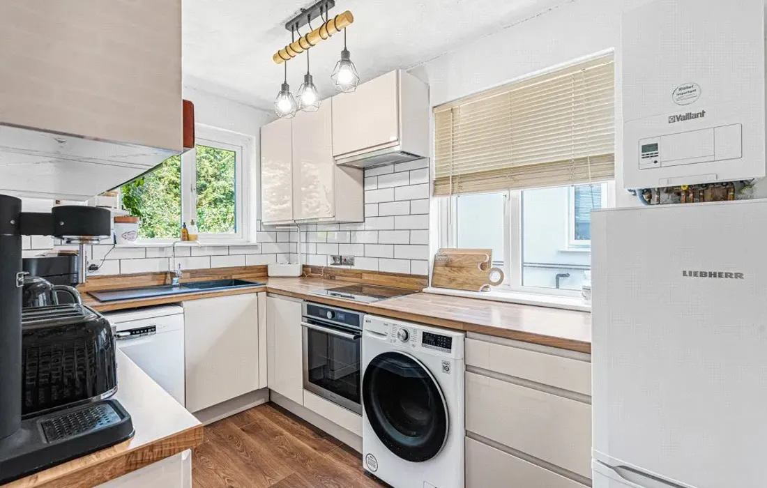 2 bedroom maisonette for sale